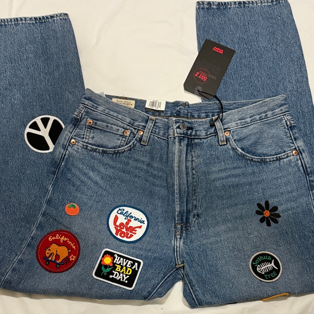 Stylish Blue Wide Leg Jeans with Fun Patches.Size 33x30 - Picture 5 of 11
